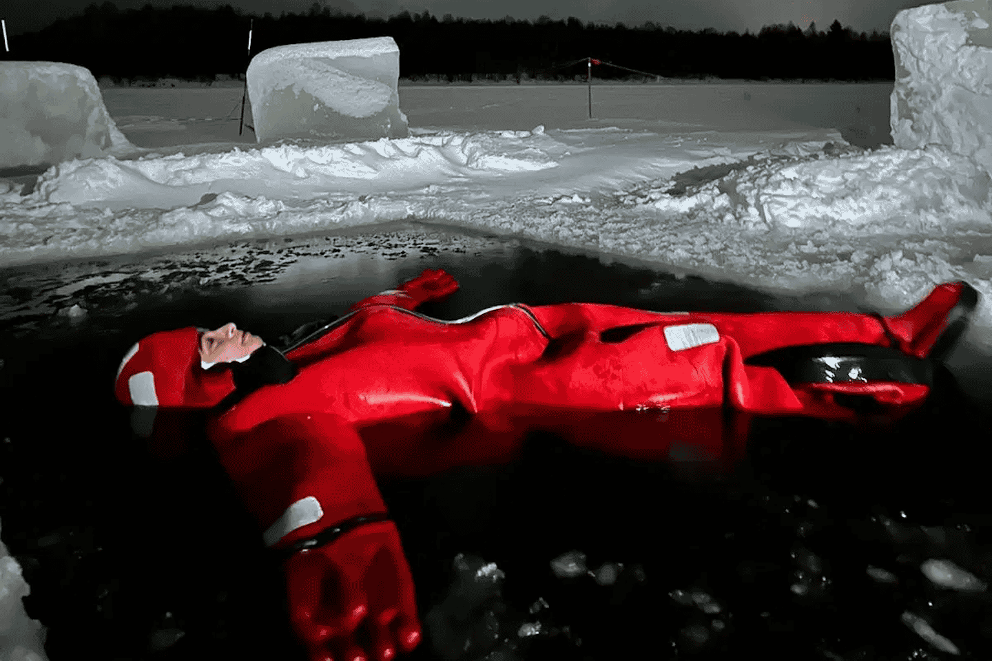 罗瓦涅米：北极冰上漂浮体验