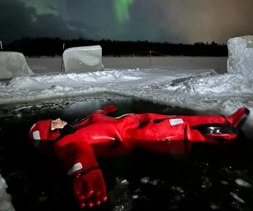 Rovaniemi: Experiência de flutuação no gelo ártico