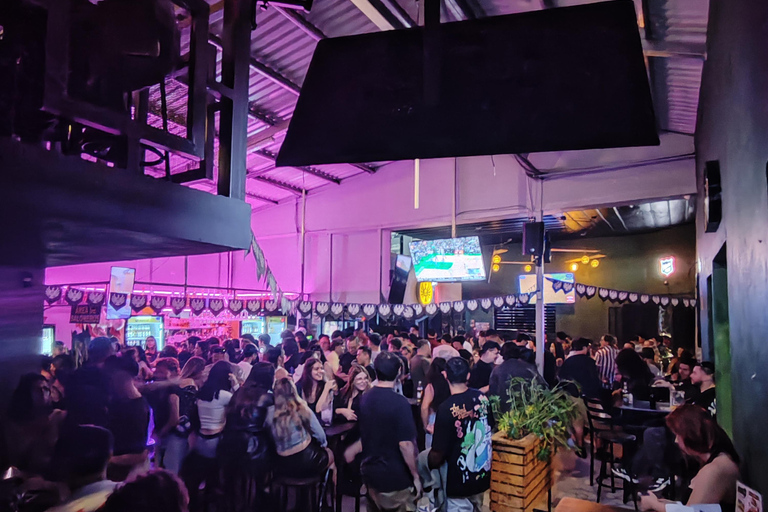 San José: Festa em San José com bebidas e comidaSão José: Festa em São José com bebidas e comida