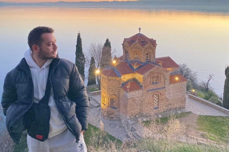 Au départ de Tirana : Excursion d'une journée à Ohrid et au monastère de St. Naum avec déjeuner