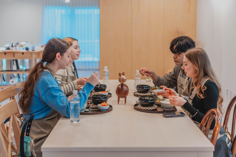 Séoul : cours de cuisine coréenne avec courses dans une épicerie locale