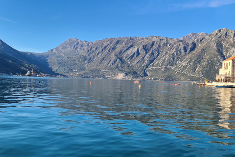 Blå havet och Svarta bergen - MontenegroMontenegro Blå