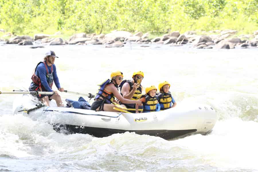 Hico, WV: Familien-Rafting-Tagestour auf dem Upper New River. Foto: GetYourGuide Hico, WV: Familien-Rafting-Tagestour auf dem Upper New River. Foto: GetYourGuide