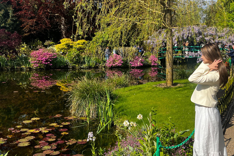 Von Paris aus: Ganztagestour in Giverny &amp; Versailles - Private Tour