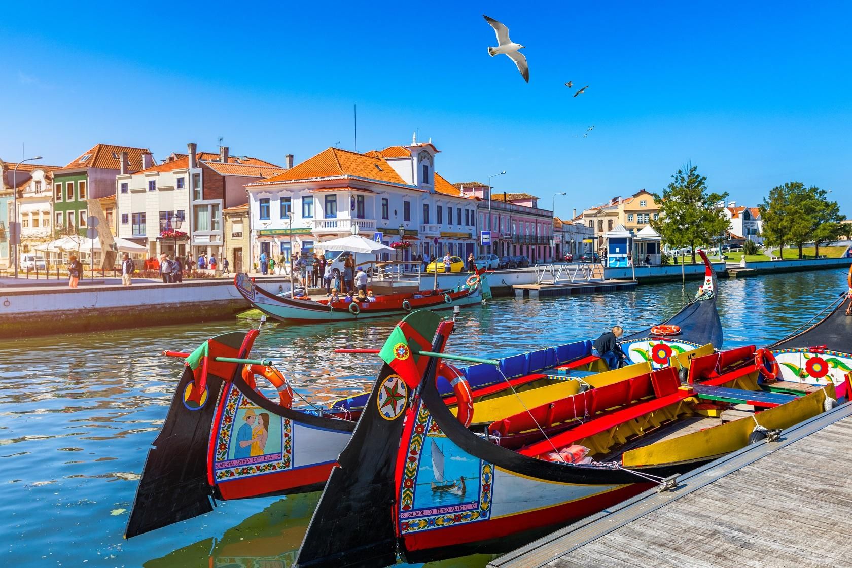 Von Coimbra: Tour nach Aveiro, Strand von Costa Nova und Moliceiro-Boot