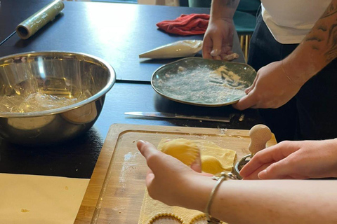 Segredos napolitanos: aula de massa e tiramisù para amantes da gastronomiaSegredos Napolitanos: Aula de Massa e Tiramisù para quem curte comida
