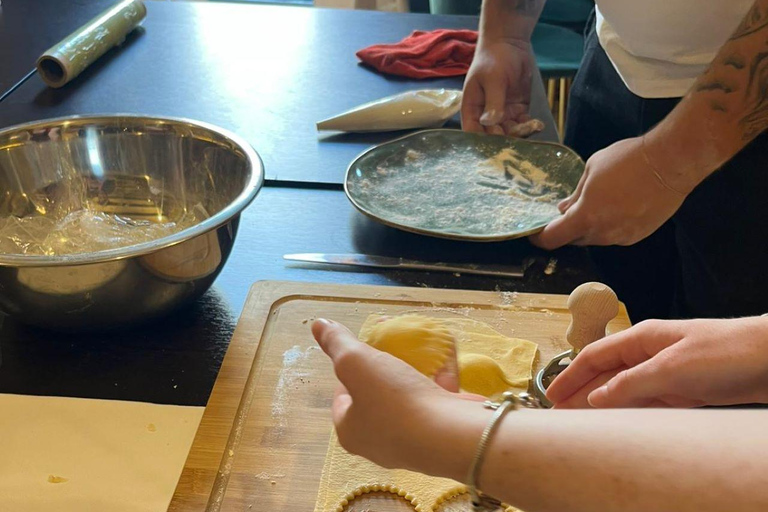 Segredos napolitanos: aula de massa e tiramisù para amantes da gastronomiaSegredos Napolitanos: Aula de Massa e Tiramisù para quem curte comida