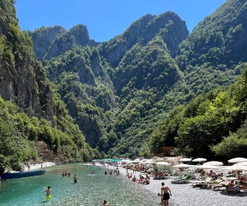 Tour di un giorno del fiume Shala e del lago Komani da Tirana