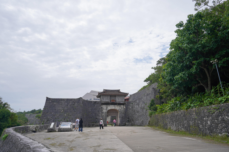 Naha: Okinawa Shuri Castle Peace Walking Tour