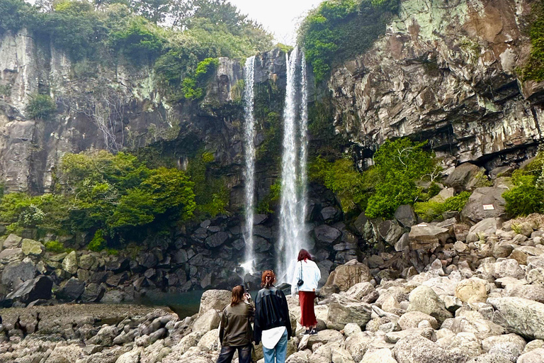 Jeju Small Group Tour incl. Yacht Cruise, Falls & Mt.Halla Jeju Small Group Tour with Yacht Cruise, Falls & Mt.Halla