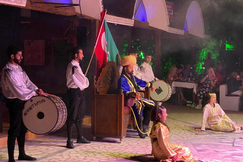 Spectacle nocturne turc traditionnel d&#039;Icmeler avec dîner et boissons