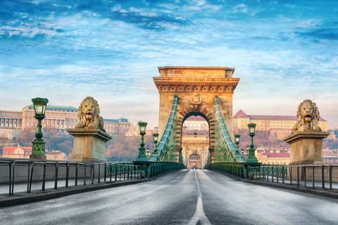 Passeio turístico clássico pela cidade de Budapeste em jipe russo