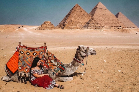 Piramidy w Gizie, Muzeum Egipskie z portu Ein El Sokhna.Port Ein El Sokhna