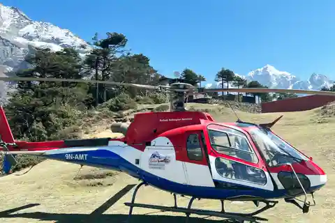 Kathmandu: tour privato in elicottero al campo base dell'Everest