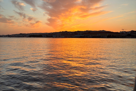 Sunset aboard a sailboat in Lisbon! Sunset aboard a sailing boat in Lisbon!