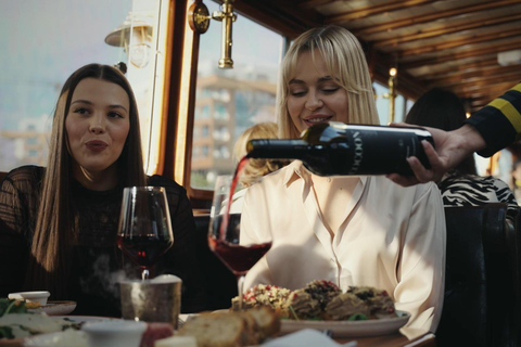 Gdańsk: River Cruise on Motlawa with Meal and Drink Romantic Cruise