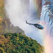 Chutes Victoria : vue aérienne des chutes en hélicoptère