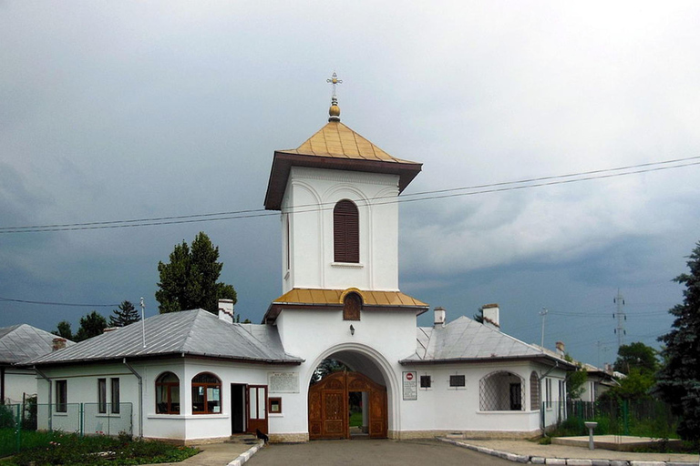Bucharest: Guided Tour to Bellu Manor & Zamfira Monastery