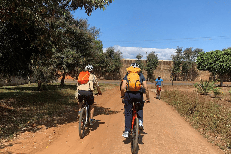 Passeio de bicicleta pelas vilas de Moshi