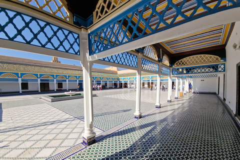 Marrakech arv: Saadiska gravar, Bahia Palace &amp; Medina TourDelad tur från mötesplats (utan inträdesbiljetter)