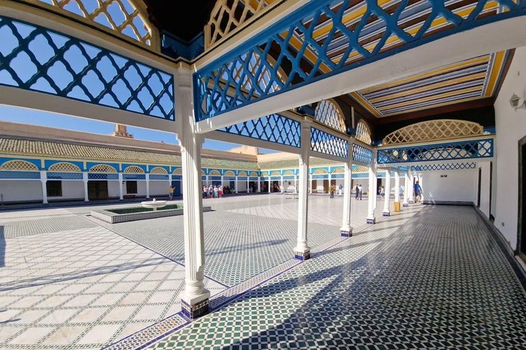 Marrakech arv: Saadiska gravar, Bahia Palace &amp; Medina TourDelad tur från mötesplats (utan inträdesbiljetter)