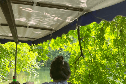 Enjoy Hangzhou Like Lords: West Lake’s Boat, Tea, Painting