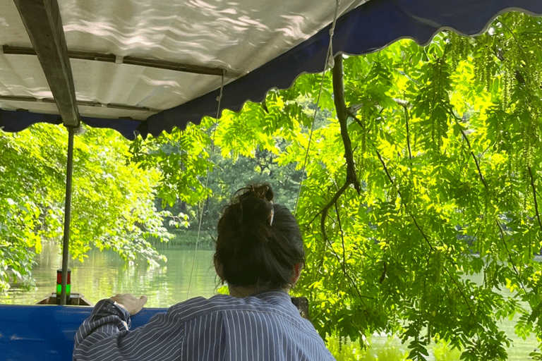 Enjoy Hangzhou Like Lords: West Lake’s Boat, Tea, Painting