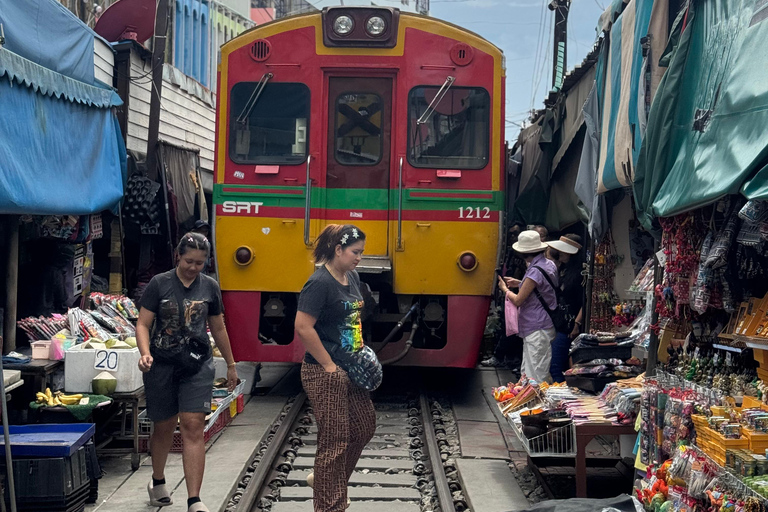 Bangkok: Railway Market & Floating Market Private Tour