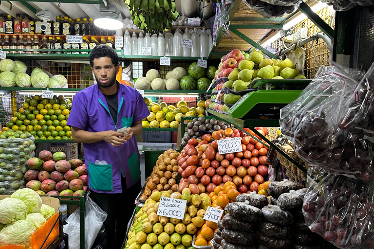 Fruits exotiques : dégustation au marché localTOURNÉE DES FRUITS ANGLAIS