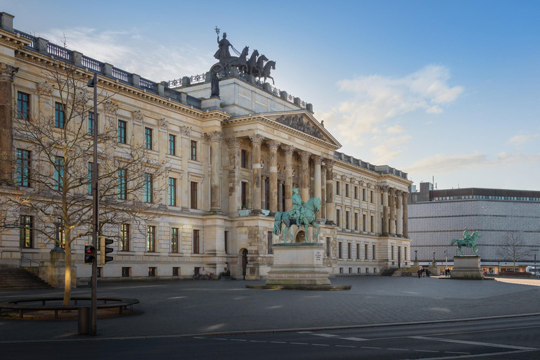 Historic, diverse and surprising. Discover Braunschweig. Braunschweig City Tour for a Group with up to 25 Adults.