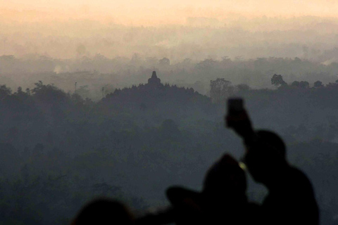 yogyakarta: Amanecer de Borobudur, volcán Merapi y Prambanan