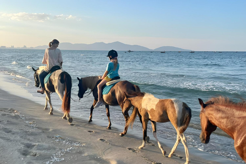 De Da Nang: Meio dia de passeio a cavalo e barco de coco - Hoi An.