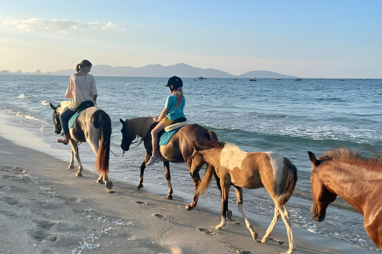 De Da Nang: Meio dia de passeio a cavalo e barco de coco - Hoi An.