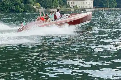 Lake Como 1 hour Luxury Private Wooden Boat Tour with driver