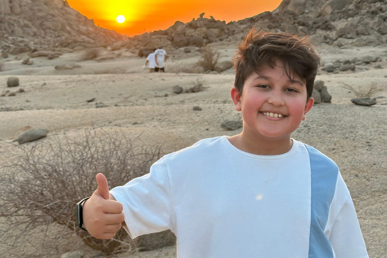 Jeddah: Caminhada na Montanha da Lua e Yoga ao Pôr do Sol