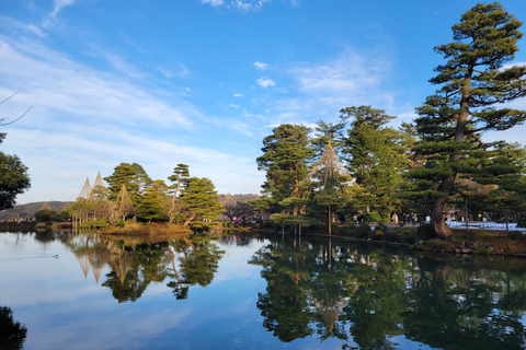 Kanazawa: Samurai, Castle & Geisha Private Bus Tour