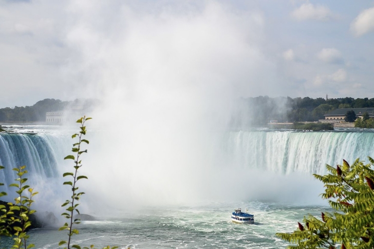 Wodospad Niagara w Kanadzie: lot, rejs i lunch w SkylonWycieczka grupowa