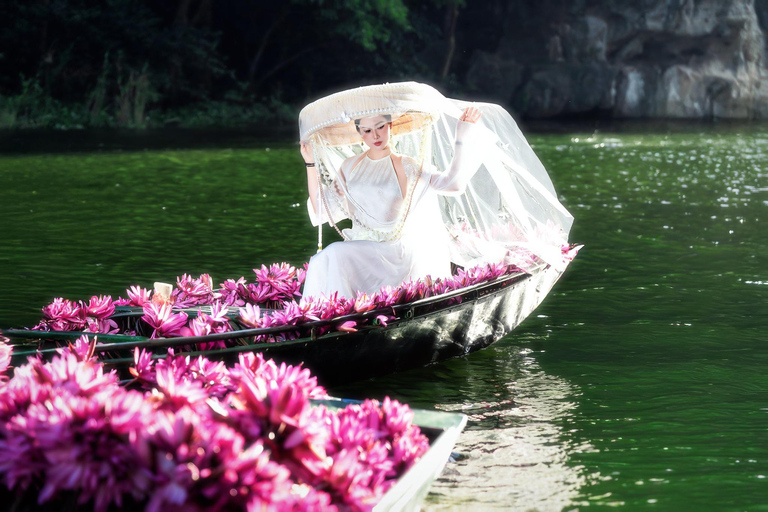 Hanoi: Vietnam Biggest Church or Trang An, Mua Cave & Hoa Lu Hanoi: Ninh Binh, Hoa Lu, Trang An, Mua Cave, Buffet & Cycle