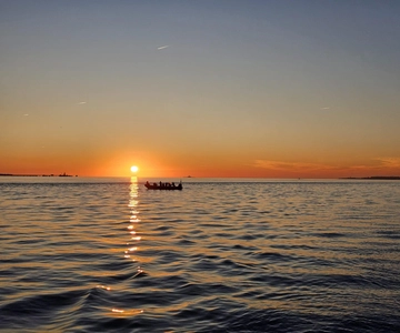 Lisbon: Sunset SpeedBoat Tour