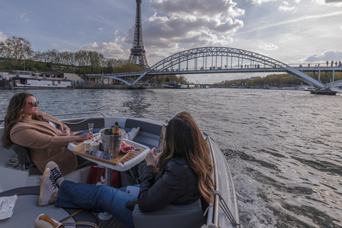 Paris: Private Seine River Cruise Paris: Private Seine River Cruise with Guide