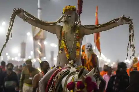 De Varanasi: Viagem de 1 dia com guia a Prayagraj Kumbh Mela
