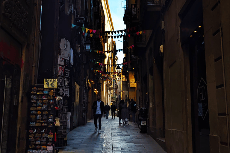 Barcelona: Old Town Private Walking Tour of Past and Present 2H - Guided tour in Spanish with Fábio