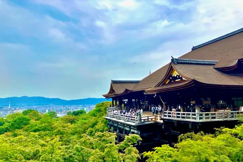 Kyoto: Golden Route Sightseeing Tour via Bus with Lunch