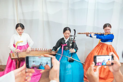 Interpretación e instrumento tradicional coreano de primera calidad