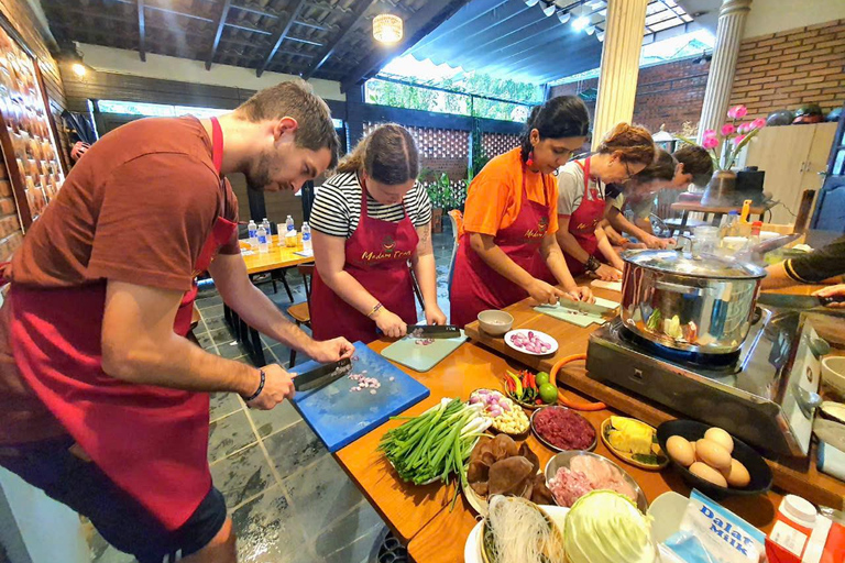 Home Cooking Class and Dinner with Local Chef in Hue City