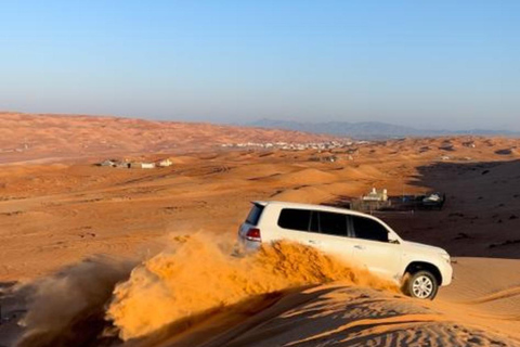 Mascate: excursão de 1 dia ao pôr do sol no deserto e ao Wadi Bnai Khalid + almoço