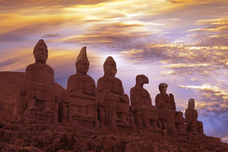 Da Istanbul: Göbekli Tepe e Monte Nemrut Tour di 2 giorniDa Istanbul: tour giornaliero di Göbekli Tepe e Şanlıurfa