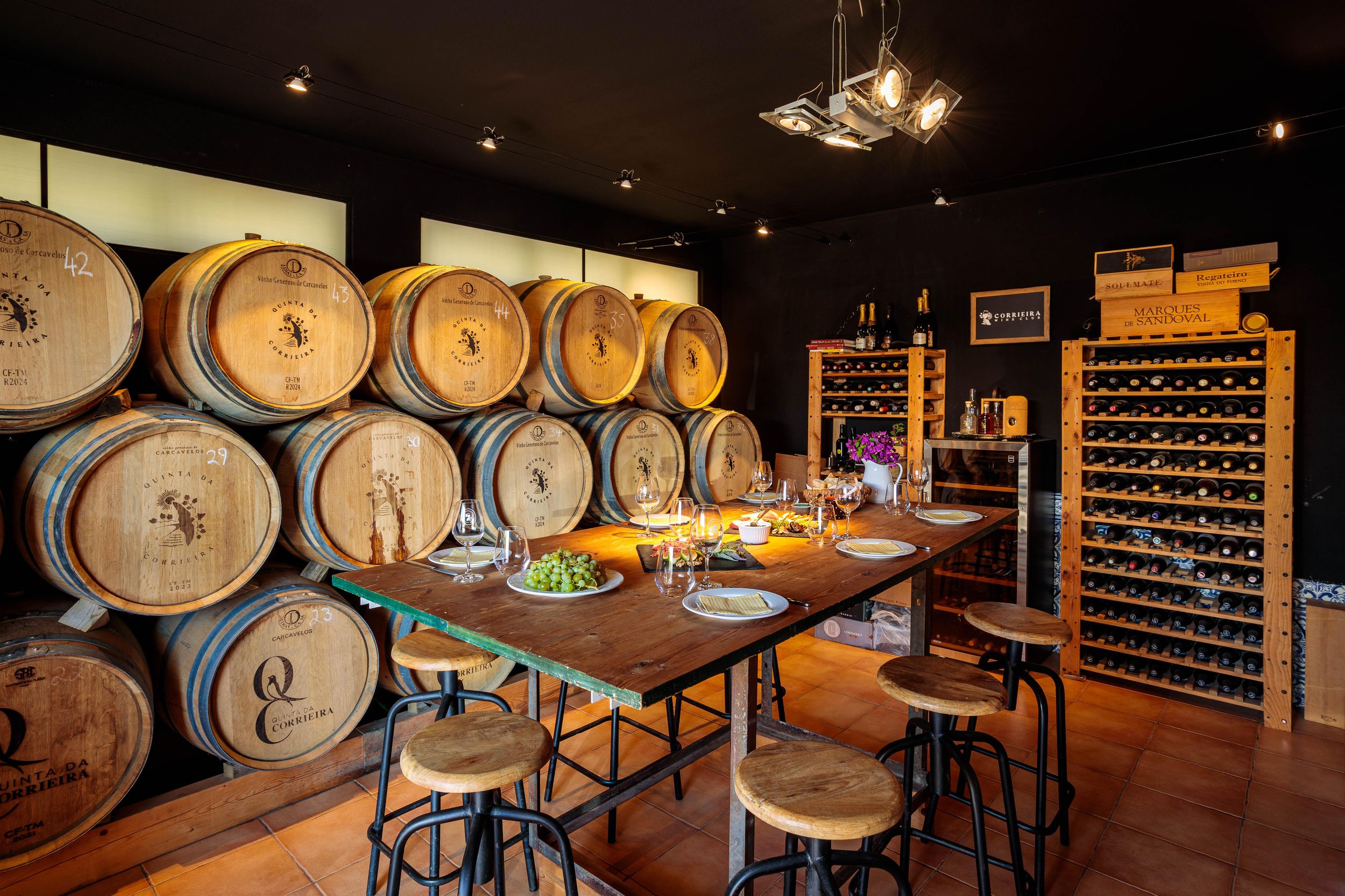 Umfassende Weintour durch Portugal: Weine, Snacks und Führung