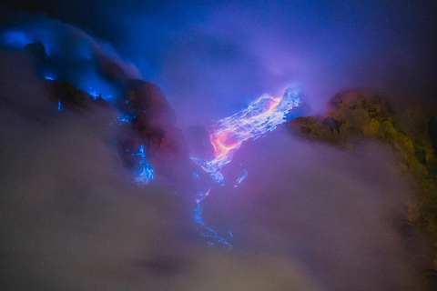 Banyuwangi/Bali: Mt Ijen Sunrise & Blue Flame in Guided Tour From Banyuwangi: Mt Ijen Sunrise & Blue Flame Guided Tour