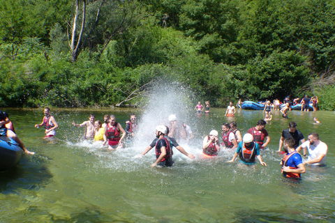 Split/Omiš: Rafting no rio Cetina com salto de penhasco e nataçãoRafting de 3 horas a partir de Omiš